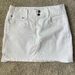 Old Navy White Denim Mini Skirt Size 4 High-Rise